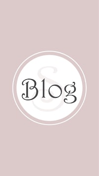 a pink and white logo with the word blog
